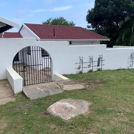 White House Lodge In Scotburgh Scottburgh Esterno foto